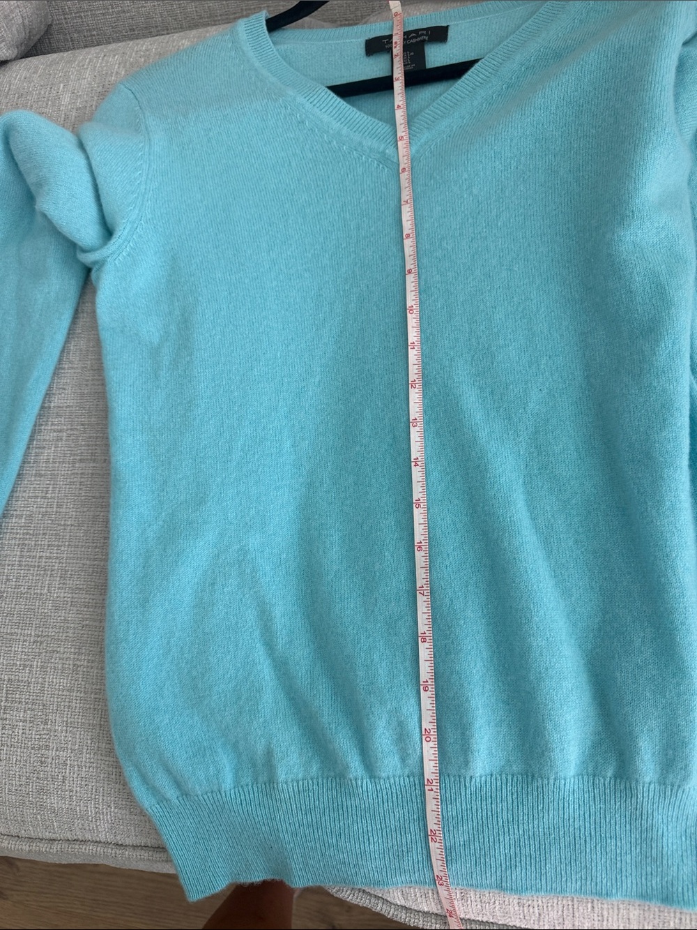 Tahari 100% 2-Ply Cashmere V-Neck Sweater - Picture 5 of 5